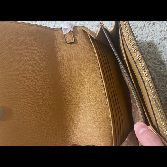 Tory Burch Robinson Chain Wallet - Cardamom - Picture 5 of 5